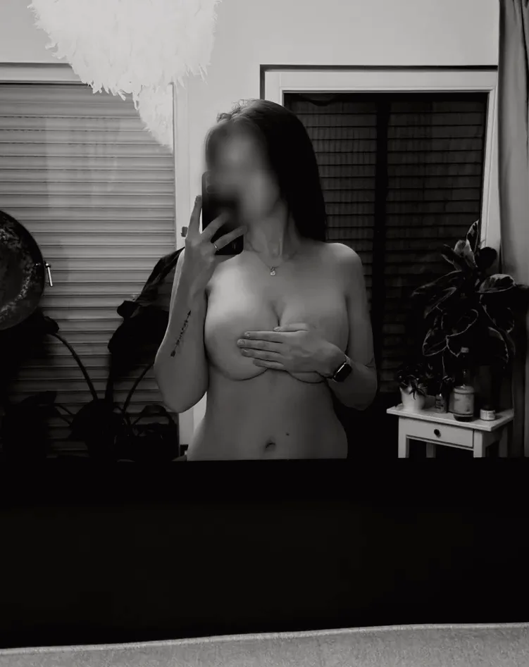 Angharad, 34