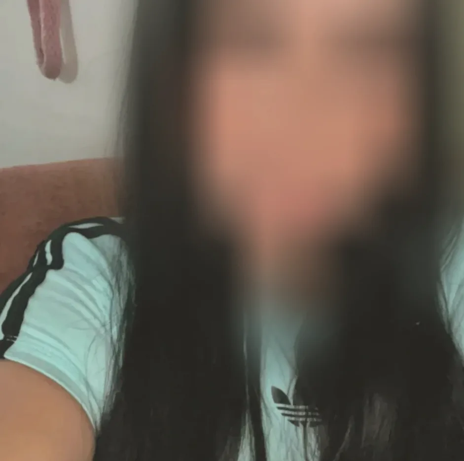 Claire, 25