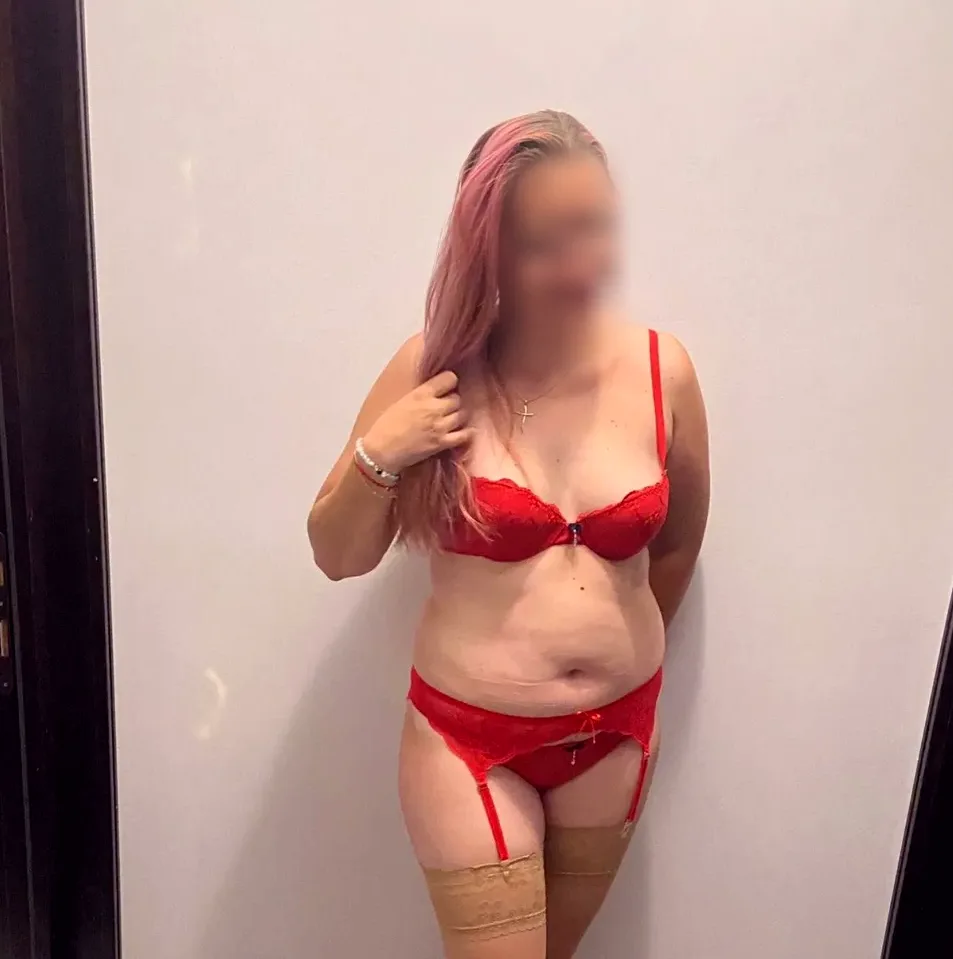 Evie, 32