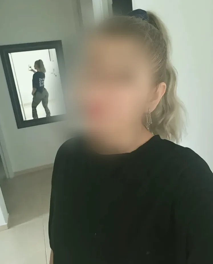 Ffion, 35