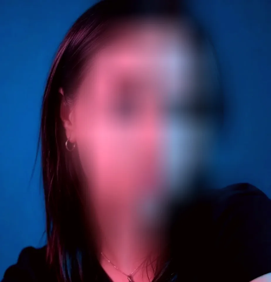 Isabelle, 20