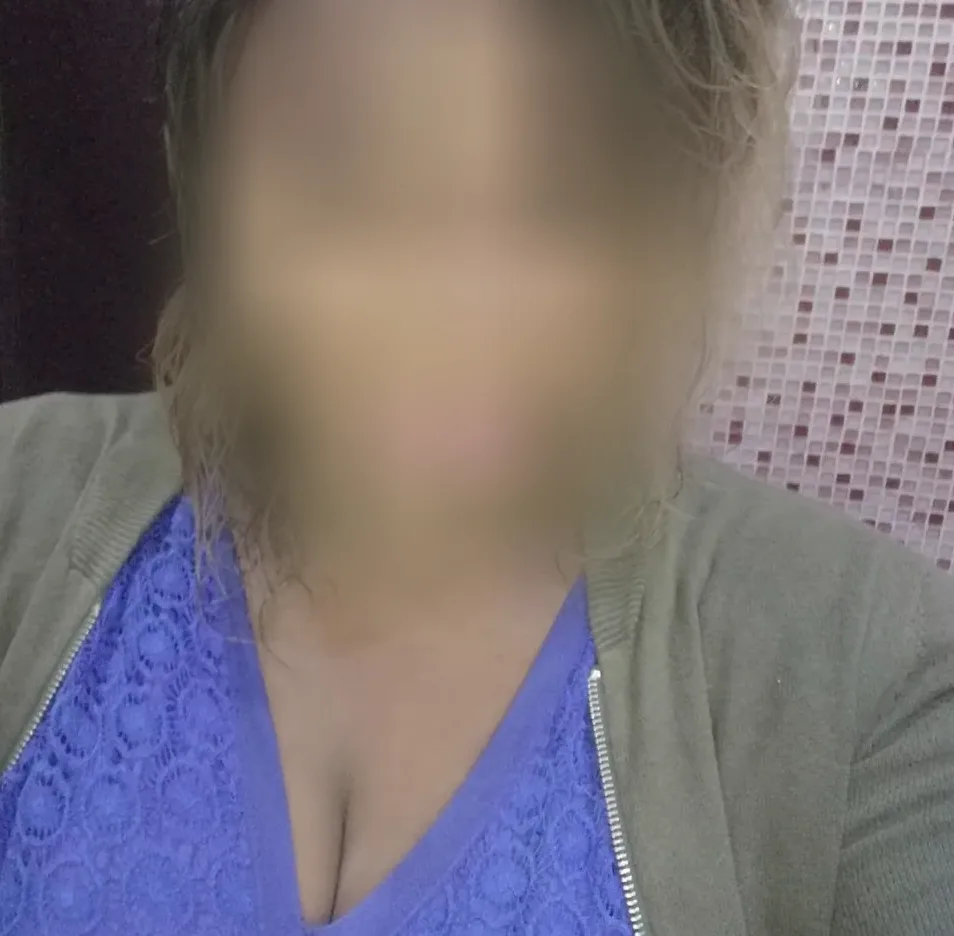 Mhairi, 27