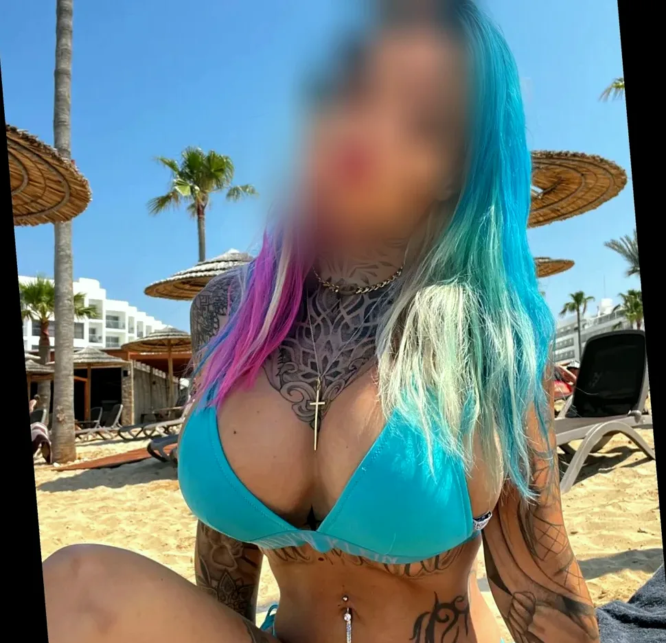 Mia, 26