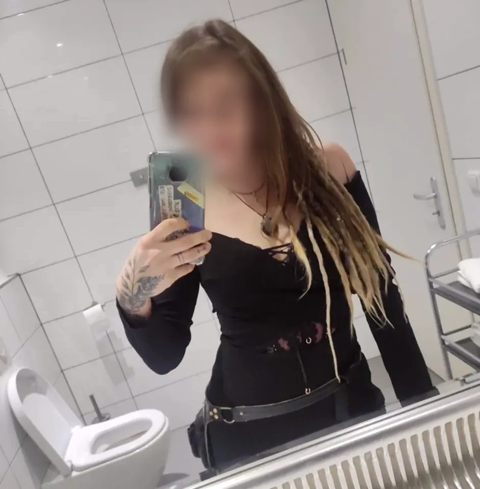 Sadia, 30
