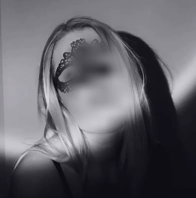 Zoe, 36